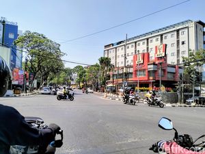 Semrawut! Aksi Terobos Lampu Merah di Simpang Pajajaran Bandung