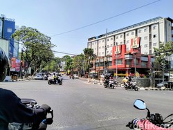 Semrawut! Aksi Terobos Lampu Merah di Simpang Pajajaran Bandung
