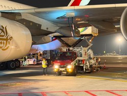 Pesawat Raksasa Airbus A380 Mendarat di Soetta, Isi 92.901 Liter Avtur