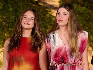 Gaya Colorful Putri Leonor & Sofia di Resepsi Musim Panas Kerajaan Spanyol