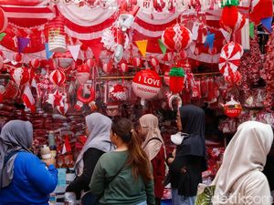Sepekan Jelang HUT RI, Pernak-Pernik Merah Putih Mulai Diburu Warga