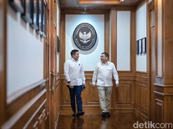 Seskab Teddy Terima Haji Isam, Bahas Hilirisasi hingga Energi