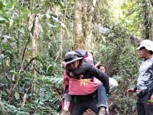 2 Pendaki Perempuan yang Hipotermia di Gunung Dempo Pagar Alam Dievakuasi