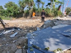 Toko di Ponorogo Dibongkar Pakai Alat Berat gegara Orang Ketiga