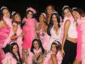 Keseruan Ultah Kylie Jenner Bertema Princess Kitty, Dihadiri Hailey Bieber