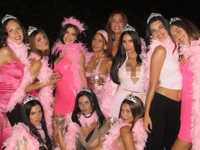 Keseruan Ultah Kylie Jenner Bertema Princess Kitty, Dihadiri Hailey Bieber