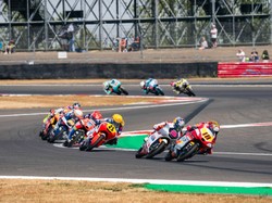Ketatnya Persaingan Veda di Moto3 Inggris hingga Finis 10 Besar