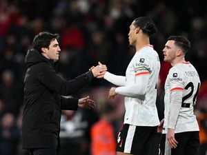 Iraola Butuh Apapun, Van Dijk Siap Bantu