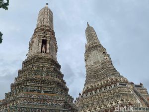 Menginjakkan Kaki di Wat Arun, Kuil Bersejarah yang Jadi Ikon Wisata Bangkok