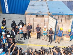 Bea Cukai Priok Cegah Pengiriman 8,9 Juta Rokok Ilegal Disamarkan Baja Ringan