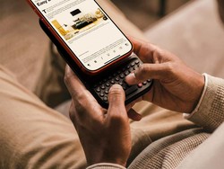 Keyboard ala BlackBerry Kembali, Bisa Dipasang ke Smartphone Modern