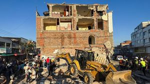 Foto: Porak-poranda Diguncang Gempa, Jeroan Gedung di Kolombia Sampai Terekspos
