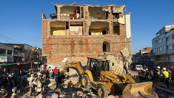Foto: Porak-poranda Diguncang Gempa, Jeroan Gedung di Kolombia Sampai Terekspos