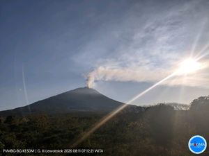 Penerbangan Wings Air Kupang-Lewoleba Batal Imbas Erupsi Ile Lewotolok