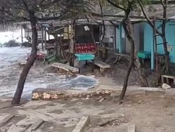 Analisis BMKG soal Penyebab Gelombang Tinggi di Pantai Jogja