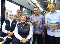 Kado Kemerdekaan, Khofifah Diskon Tarif Trans Jatim Jadi Rp 81