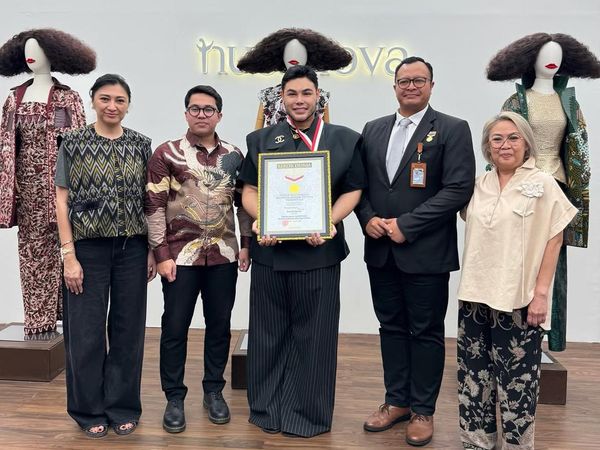 Haru dan Bahagia Ivan Gunawan Exhibition Nusanova Dapat Rekor MURI