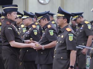 Jaksa Agung Lantik 15 Kajati, Minta Beri Perhatian Khusus Setiap Kasus Besar
