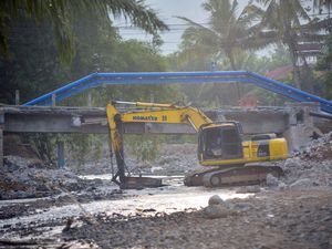 Jembatan Rusak Diterjang Bencana, Kini Mulai Dibangun Kembali