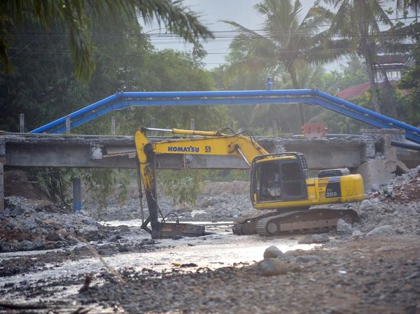 Jembatan Rusak Diterjang Bencana, Kini Mulai Dibangun Kembali