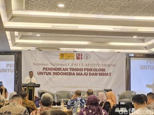 Mendikti Gurau Lebih Enak Jadi Dosen: Jadi Menteri Stres, Masalahnya Baru Terus