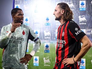 Maignan dan Rabiot Perpanjang Liburan, Kapan Balik ke Milan?