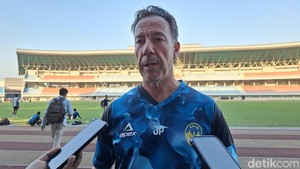 Van Gastel Seleksi Starting XI PSIM, Chemistry Jadi Kunci