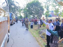 Lepas Rombongan Siswa ke Sekolah Rakyat OKI, Sekda Sumsel Tekankan Ini