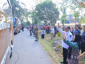 Lepas Rombongan Siswa ke Sekolah Rakyat OKI, Sekda Sumsel Tekankan Ini