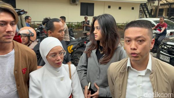 Rizky Billar Dampingi Lesti Kejora dan Asila Jalani Pemeriksaan di PMJ