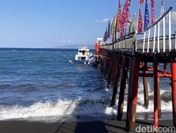 Gelombang Tinggi di Kusamba, Penyeberangan ke Nusa Penida Ditutup Sementara