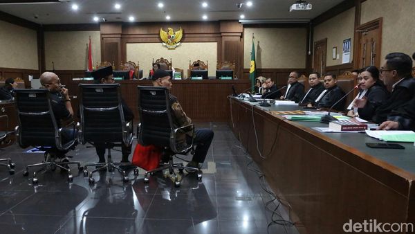 Tiga Terdakwa Korupsi Kuota Haji Didakwa Rugikan Negara Rp622 M