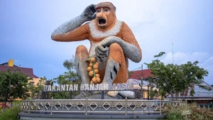 6 Ikon Daerah di Kalimantan Selatan, Ada Patung Bekantan Raksasa