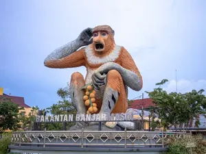 6 Ikon Daerah di Kalimantan Selatan, Ada Patung Bekantan Raksasa