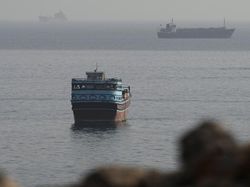 AS Klaim Kuasai Hormuz, Iran Tetap Tutup Jalur Minyak Dunia