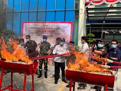 Bea Cukai Bogor Musnahkan Batang Rokok Ilegal dan Kain Senilai Rp 15 Miliar
