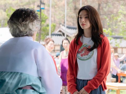 Drama Korea Our Sticky Love (2026) Our Sticky Love / Ha Young as Go Eun-sae in Our Sticky Love Cr. Song Hyoun-jong / Netflix © 2026