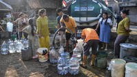 Dua Bulan Dilanda Kekeringan, Warga Tasikmalaya Patungan Beli Air Bersih