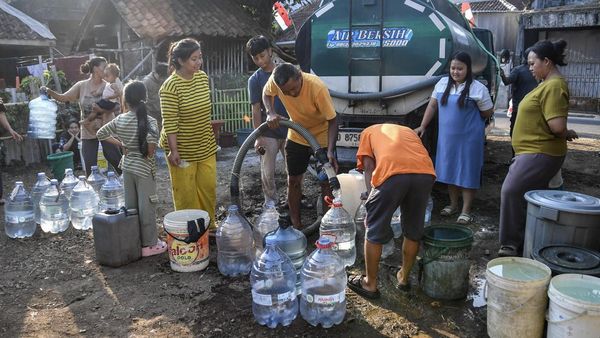 Dua Bulan Dilanda Kekeringan, Warga Tasikmalaya Patungan Beli Air Bersih