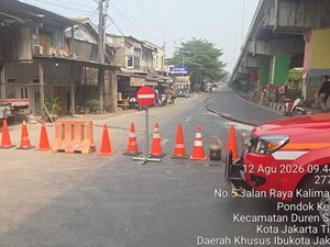 Jalan Pondok Kelapa Selatan Jaktim Dialihkan Imbas Kebakaran Pabrik Bingkai