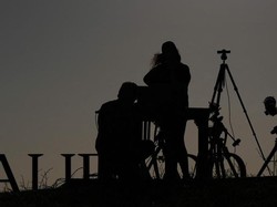 Jutaan Wisatawan Sambut Gerhana Matahari di Eropa