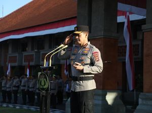 Pimpin Apel Pagi, Kapolda Bali Beri Penghargaan untuk Personel Berprestasi