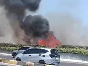 Alang-alang Kering Terbakar di Tamalanrea Makassar, Nyaris Kena Pergudangan