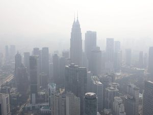 Kabut Asap Karhutla dari RI Mulai Selimuti Malaysia, Kemlu Respons