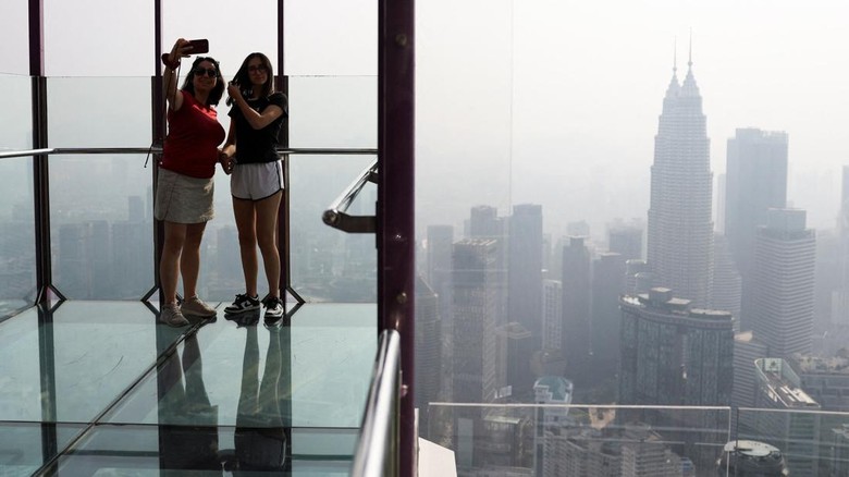 Malaysia Mulai Diselimuti Kabut Asap Kiriman dari Kebakaran Hutan RI