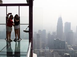 Malaysia Mulai Diselimuti Kabut Asap Kiriman dari Kebakaran Hutan RI