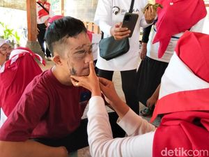 Serunya 17-an Anak-anak Difabel di Magelang, Ada Lomba Make Up Bareng Ortu