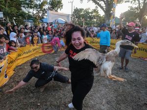 Lomba Tangkap Itik Meriahkan Sambut HUT ke-81 RI di Kendari