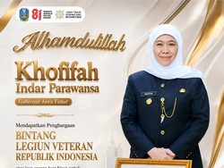 Khofifah Terima Bintang LVRI, Ingatkan Perjuangan Tak Lagi Angkat Senjata
