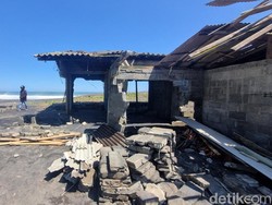 Penampakan Pantai Pandansimo Bantul Porak-poranda Dihantam Gelombang Tinggi